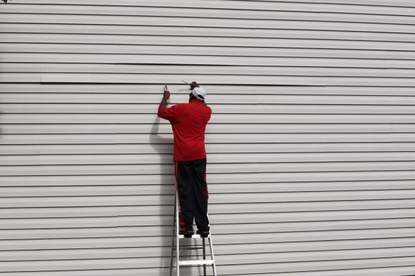 Loose Siding Repair in Salem