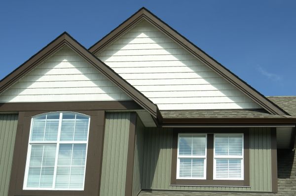 Cost of Vertical Vinyl Siding Repair in Salem