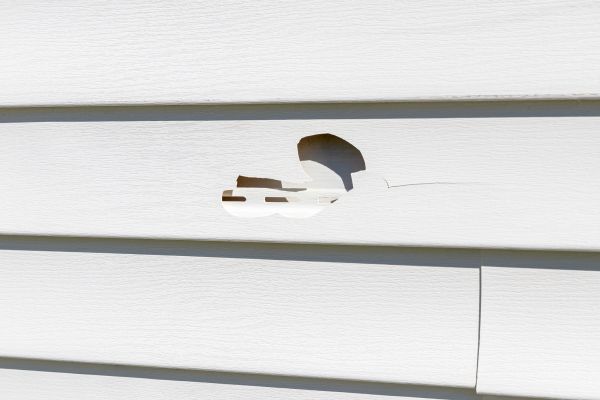 Cost of White Vinyl Siding Repair in Salem