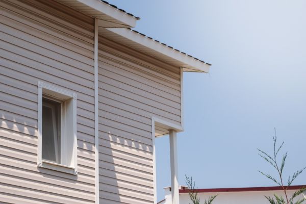 Cost of Vinyl Siding Hole Repair in Salem